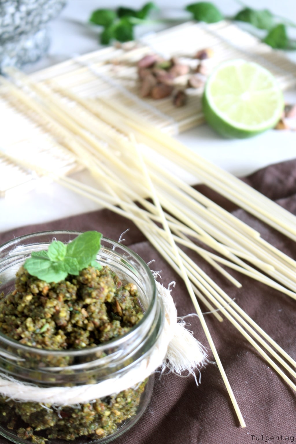Pistazien-Minz-Limetten-Pesto5 - Tulpentag. Schnelle Rezepte.