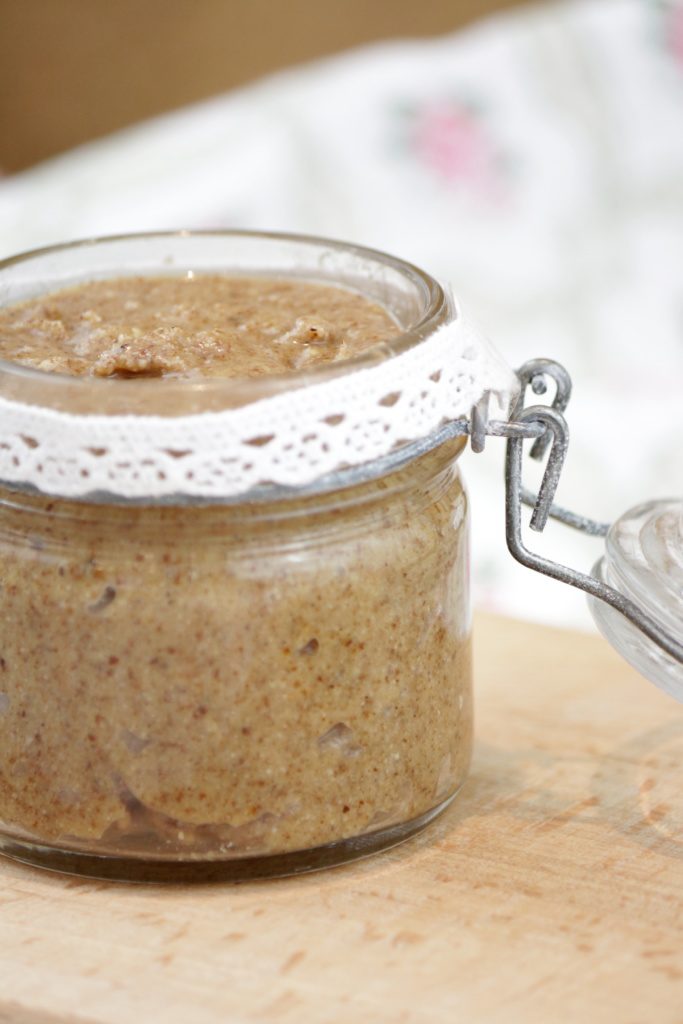 Mandelmus selbermachen mit Zimt. Aufstrich.