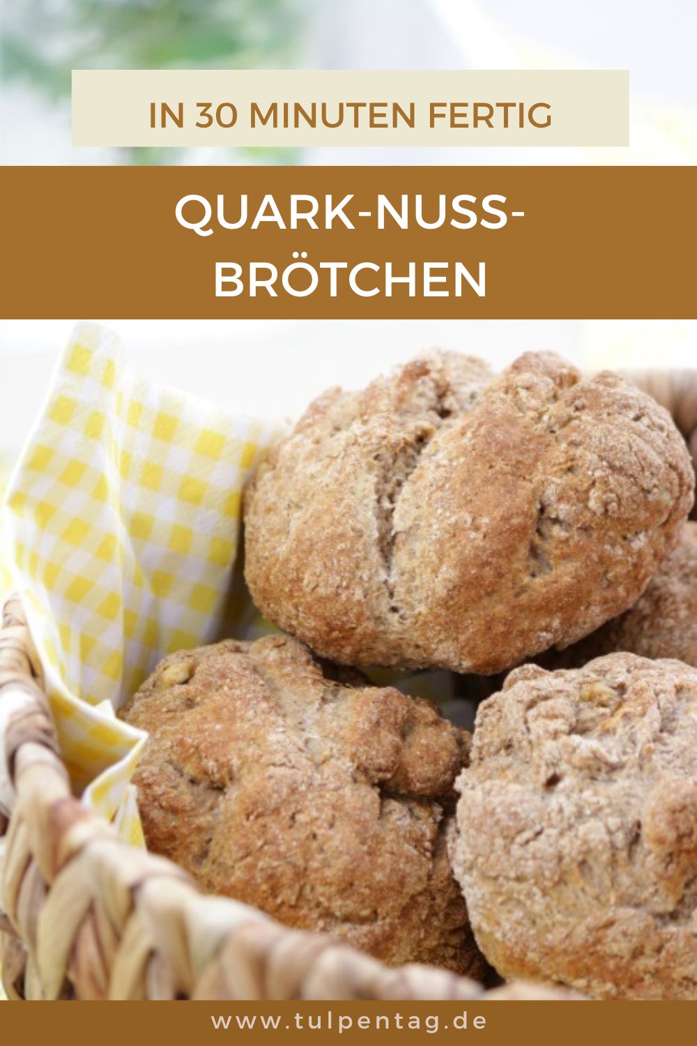 Brötchen mit Quark und Nüssen in nur 30 Minuten. Einfaches und schnelles Rezept, um Brötchen selber zu backen.
