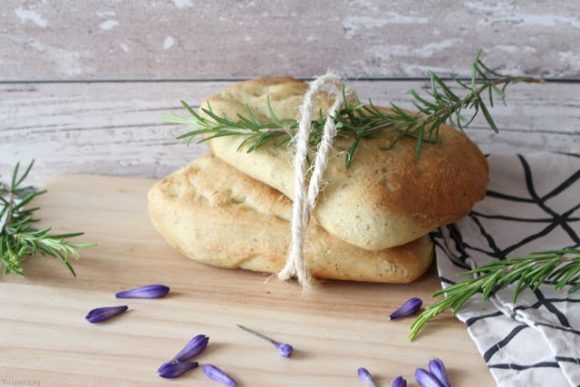 focaccia brot grillen kraeuter backen