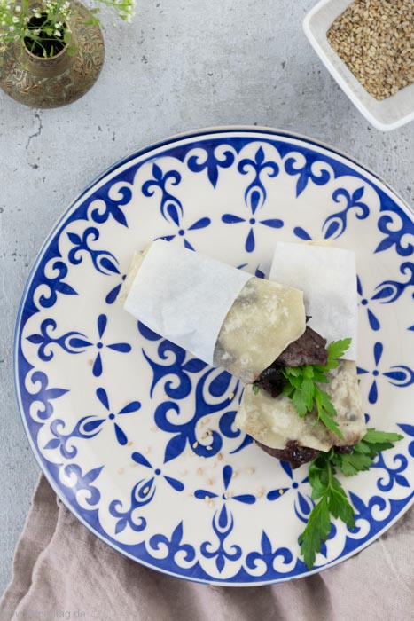 Vorspeise: Mini-Burritos mit Rindfleisch, Pflaumen und Sesam #idee #vorspeise #burrito