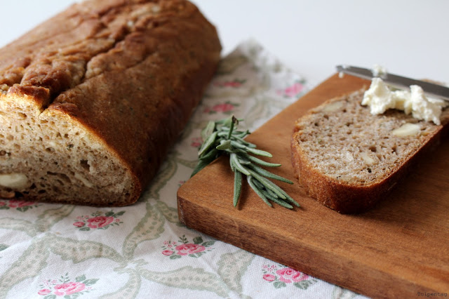 Rezept: Kartoffelbrot mit Nüssen und Kräutern - tulpentag