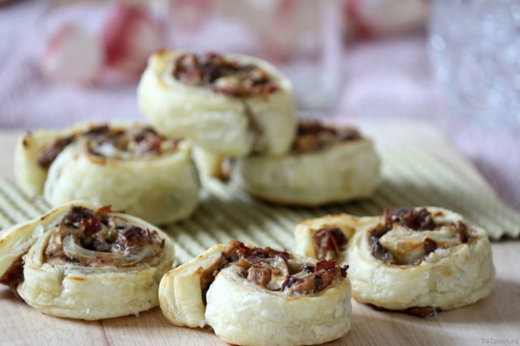 Herzhafte Pilz-Frischkäse-Schnecken mit Blätterteig
