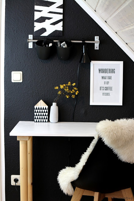 schwarze Wand Büro Arbeitsecke Home Office Freebie Mousepad Arbeitszimmer