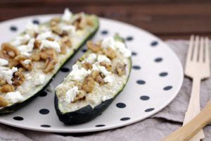 Gefüllte Zucchini mit Quinoa Walnüssen und Feta