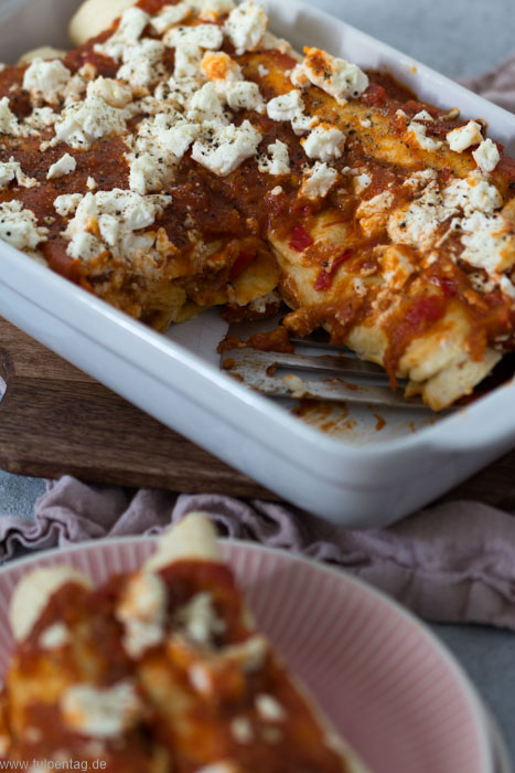 Vegetarische Enchiladas mit Paprika, Mais und Feta #rezept #schnell #einfach #vegetarisch #wraps #enchiladas
