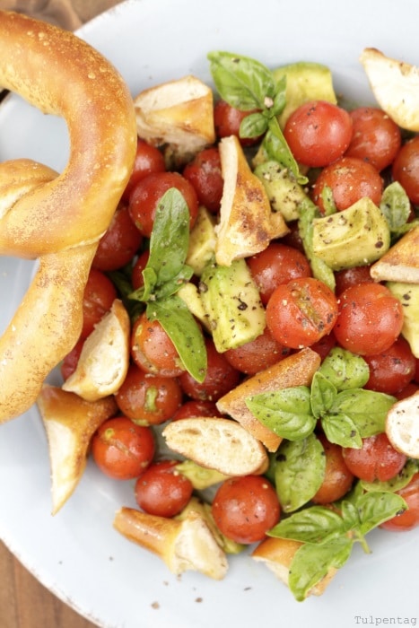 Brezel-Salat. Rezept zum Oktoberfest. Vegetarisch und schnell gemacht