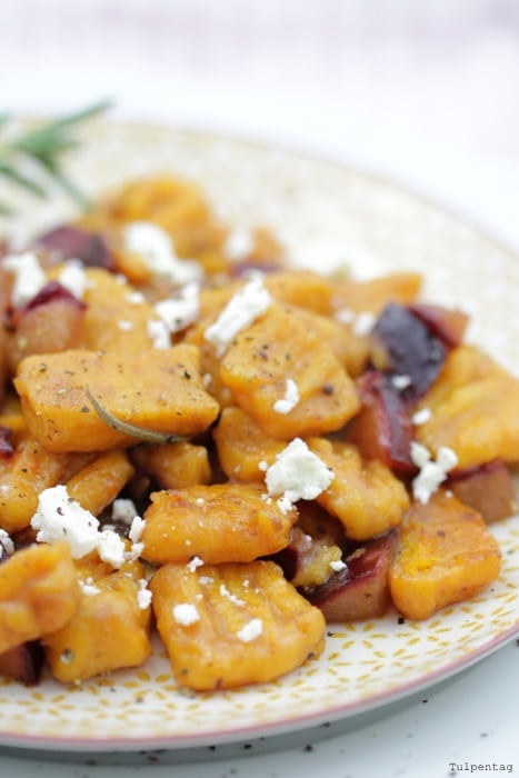 Kürbis Gnocchi mit Zwetschgen Pflaumen und Feta selber machen Herbst Rezept
