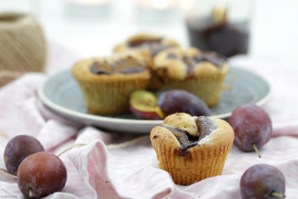 Muffins mit Zimt und Zwetschgen - Tulpentag. Schnelle Rezepte.