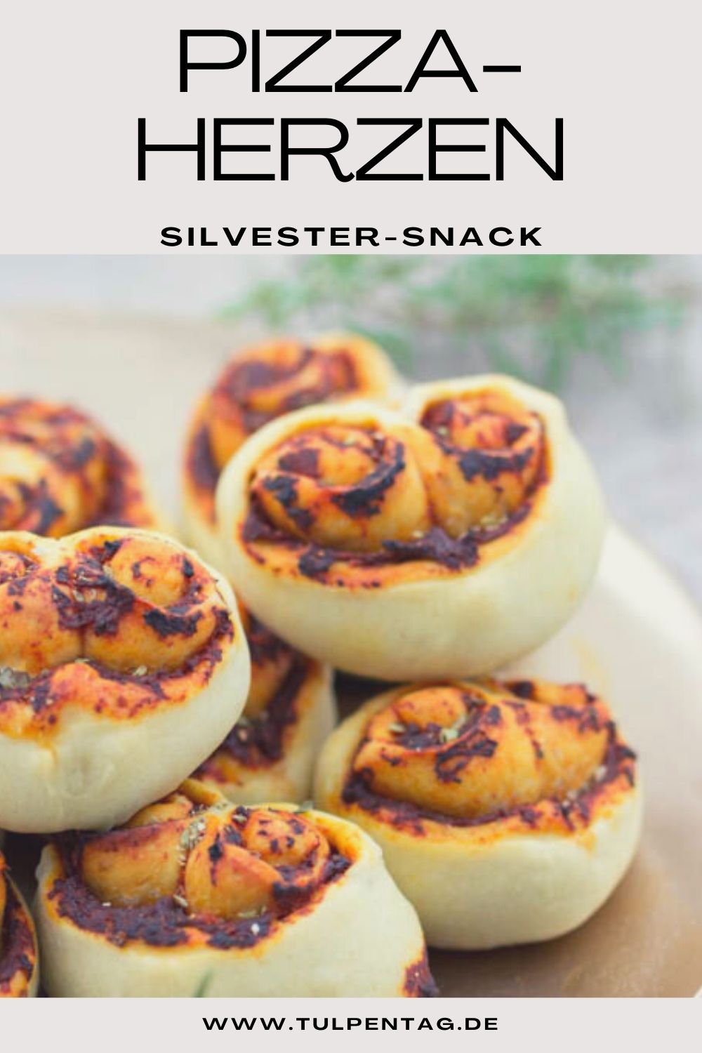 Silvester-Snack-Idee Vegetarische Pizza Herzen Schnecken. Schnell und einfaches Rezept