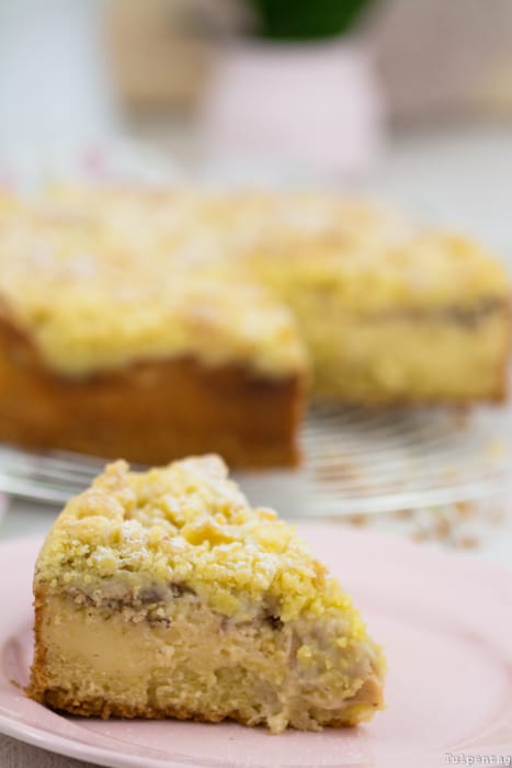 Apfel-Streuselkuchen mit Nüssen und Quark - Tulpentag