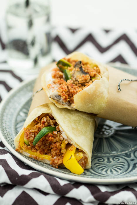 Wraps gefüllt mit Couscous und Gemüse - Schnelle vegetarische Rezepte.