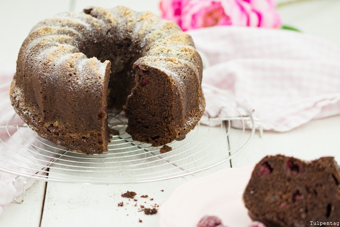 Schokoladen-Gugelhupf Gugelhupf Schokolade einfach Rührkuchen Himbeeren Kakao