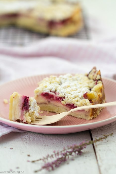 Streuselkuchen mit Vanillepudding und Himbeeren #Kuchen #Rezept #Pudding #Streusel #einfach