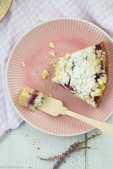 Streuselkuchen mit Vanillepudding und Himbeeren #Kuchen #Rezept #Pudding #Streusel #einfach