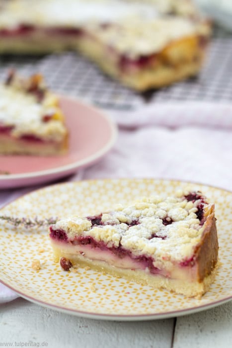 Streuselkuchen mit Vanillepudding und Himbeeren #Kuchen #Rezept #Pudding #Streusel #einfach