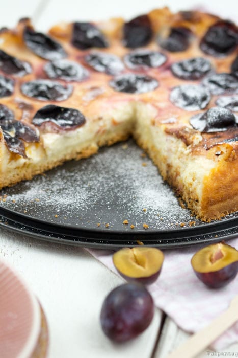 Pudding-Schmand-Kuchen mit Zwetschgen - Schnelle vegetarische Rezepte.