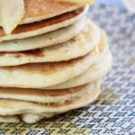 Gesunde-Dinkel-Pancakes-mit-karamellisierten-Birnen