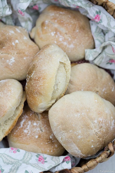 Brötchen backen Rezept Sonntagsbrötchen über Nacht Hefe