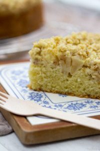 weihnachtlicher-Apfelkuchen-mit-Haferflockenstreuseln