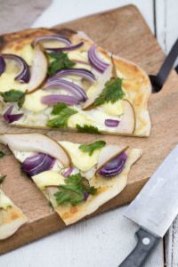 Flammkuchen-Camembert-Birne