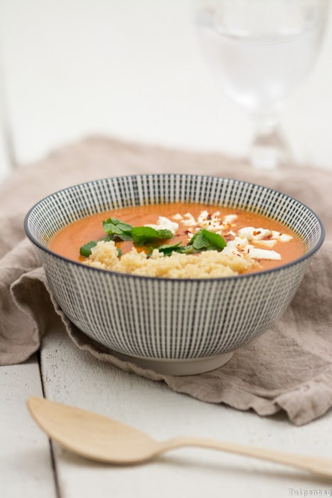 Suppe rote Linsen Tomaten Couscous vegetarisch Feta schnell einfach