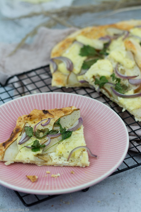 Rezept für Flammkuchen mit Birne, Camembert und Frischkäse- #selbermachen #flammkuchen #rezept #vegetarisch #schnell #einfach