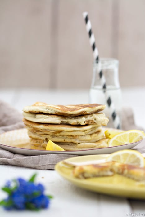 Pancakes mit Walnüssen und Zitronen-Honig-Sirup - Schnelle vegetarische ...