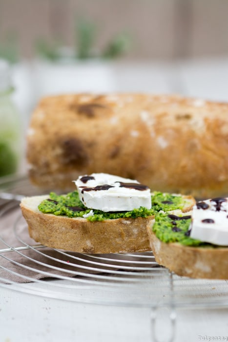 Bärlauchpesto Walnüsse Baguette Ziegenkäse Schokoladen-Balsamico Sauce vegetarisch Rezept