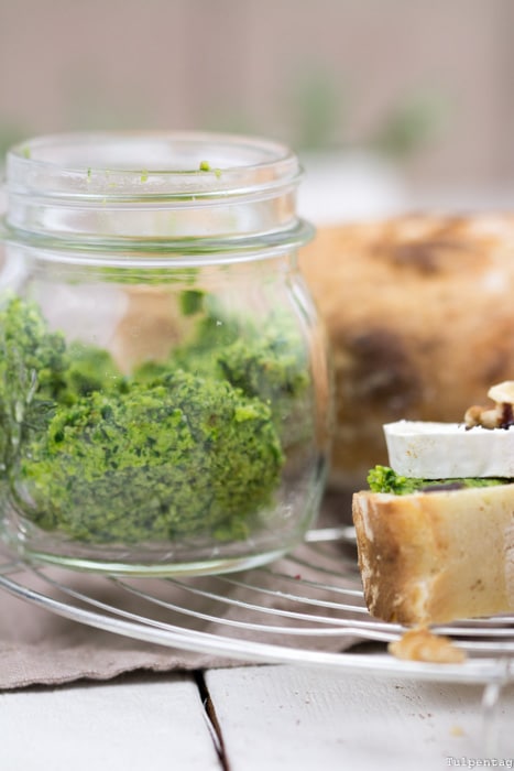 Bärlauchpesto Walnüsse Baguette Ziegenkäse Schokoladen-Balsamico Sauce vegetarisch Rezept