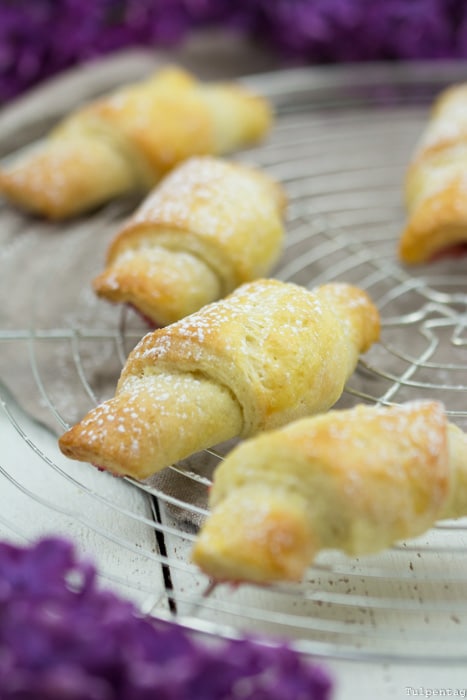 Kleine schnelle Mini-Quarkhörnchen Croissants mit Quark Magerquark Marmelade gefüllt