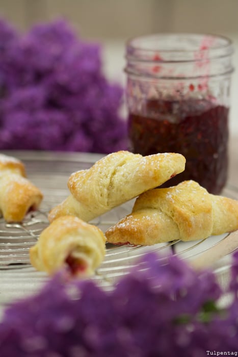 Kleine schnelle Mini-Quarkhörnchen Croissants mit Quark Magerquark Marmelade gefüllt