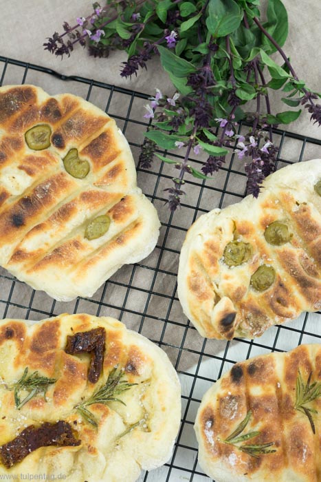 Schnelles Fladenbrot vom Grill - Schnelle vegetarische Rezepte.