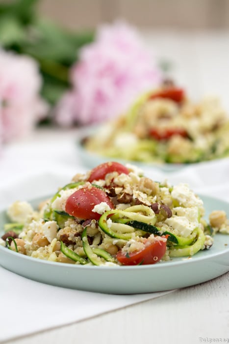 Quinoa-Salat-Kichererbsen-Feta-Zucchini-Tomaten