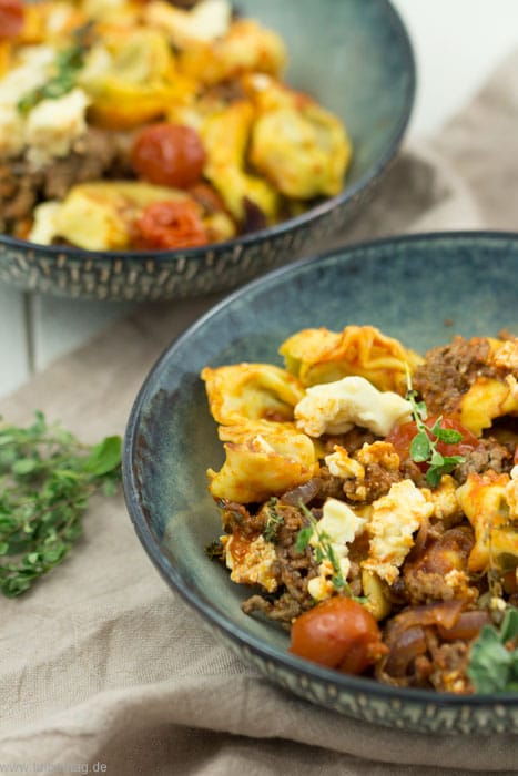 Tortellini-Hack-Auflauf mit Feta. Rezept Hackfleisch schnell einfach Elektrobräter