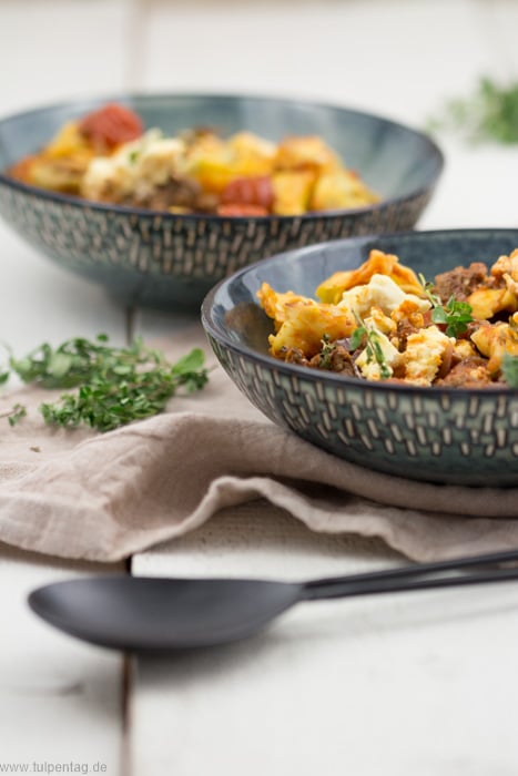 Tortellini-Hack-Auflauf mit Feta. Rezept Hackfleisch schnell einfach Elektrobräter