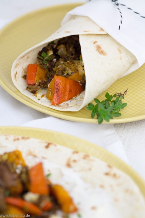 Tortilla-Wraps mit Kürbis, Hackfleisch und Ziegenkäse