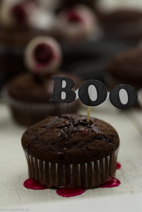 Halloween-Muffins aus doppelter Schokolade #gruselig #muffins #augen #blut #halloween #lecker #schnell #backen #ideen
