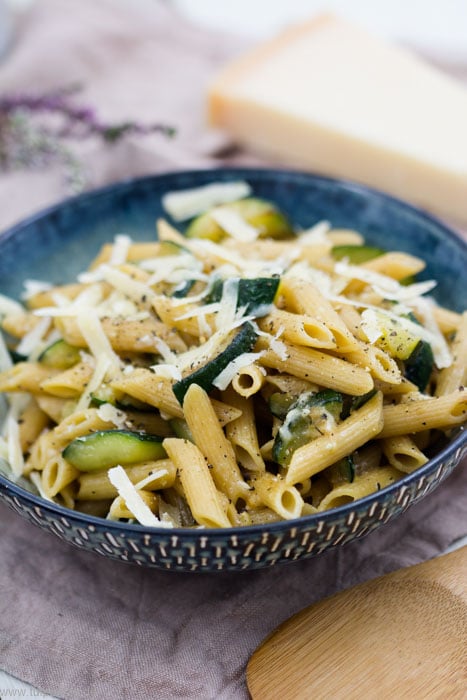 Pasta-Rezept mit Zucchini und Parmesan. Schnell und einfach.