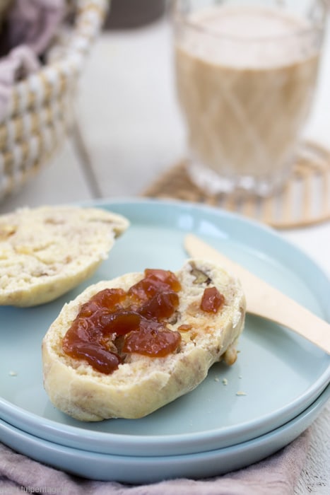 Schnelle Brötchen - Grieß-Dinkel-Brötchen mit Walnüssen