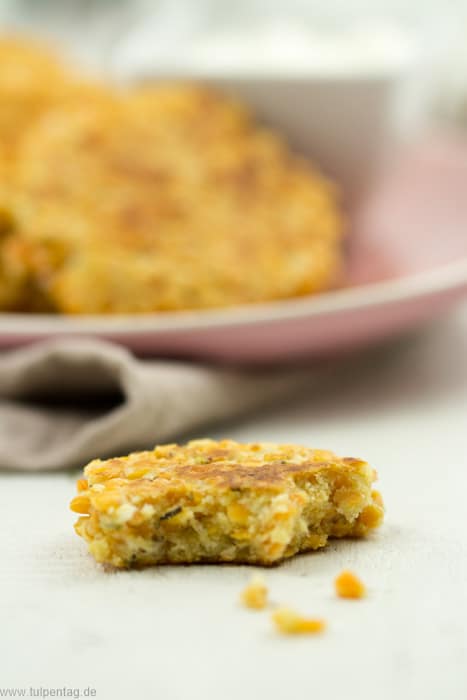 Vegetarische Bratlinge oder Puffer aus roten Linsen, Parmesan und Ei #rezept #schnell #einfach #gesund #lowcarb