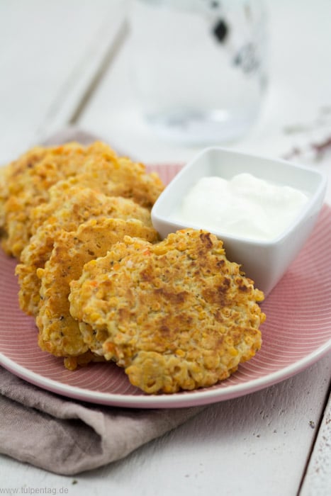 Vegetarische Bratlinge oder Puffer aus roten Linsen, Parmesan und Ei #rezept #schnell #einfach #gesund #lowcarb