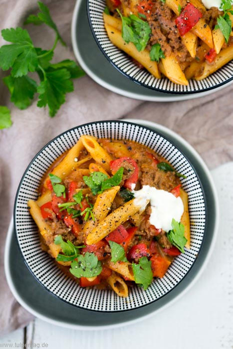 One-Pot-Pasta mit Hackfleisch und Paprika #onepot #pasta #nudeln #rezept #schnell #feierabendküche #einfach #schnellerezepte #hackfleisch