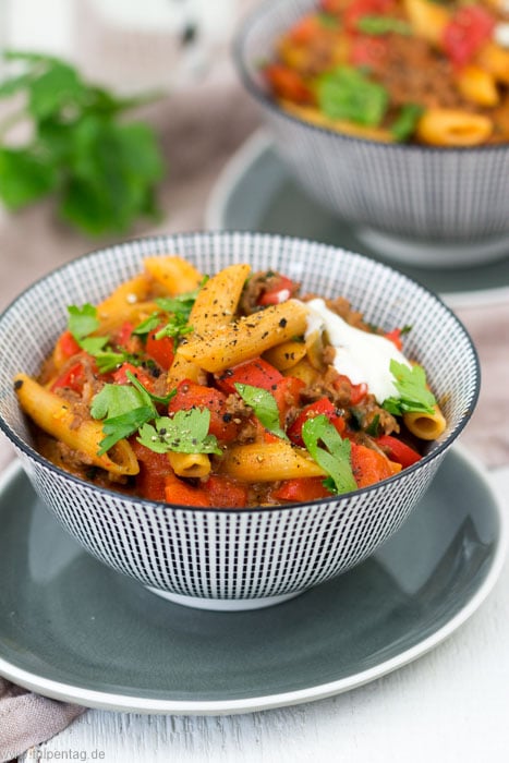 One-Pot-Pasta mit Hackfleisch und Paprika #onepot #pasta #nudeln #rezept #schnell #feierabendküche #einfach #schnellerezepte #hackfleisch