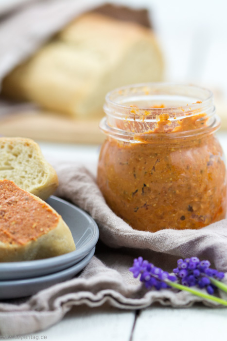 Vegetarischer Aufstrich aus Tomate und Feta - Tulpentag. Schnelle Rezepte.