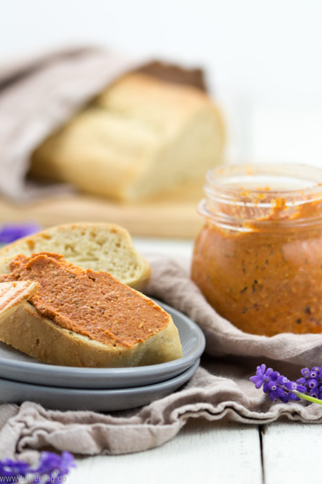 Vegetarischer Aufstrich aus Tomate und Feta - Schnelle vegetarische ...