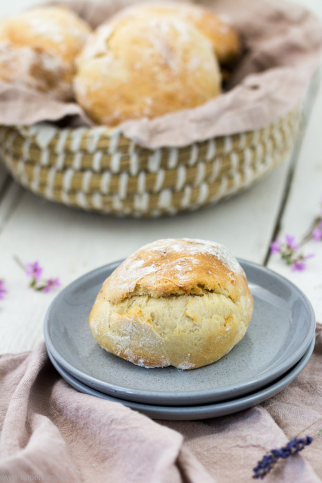 Schnelle Brötchen mit Dinkelmehl und Joghurt - Tulpentag. Schnelle Rezepte.