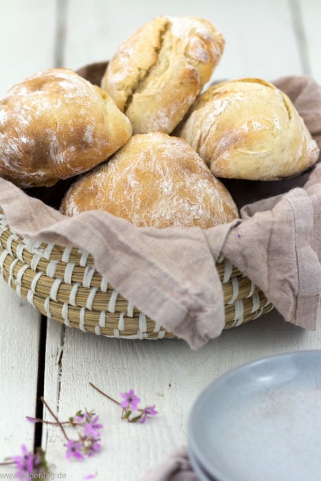 Schnelle Brötchen mit Dinkelmehl und Joghurt - Tulpentag. Schnelle Rezepte.