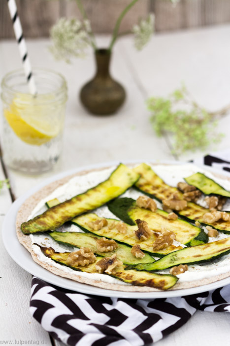 Wraps mit gebratener Zucchini und Fetacreme - Schnelle vegetarische ...