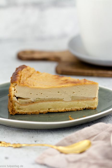 Käsekuchen mit Äpfeln und Karamell - Tulpentag. Schnelle Rezepte.